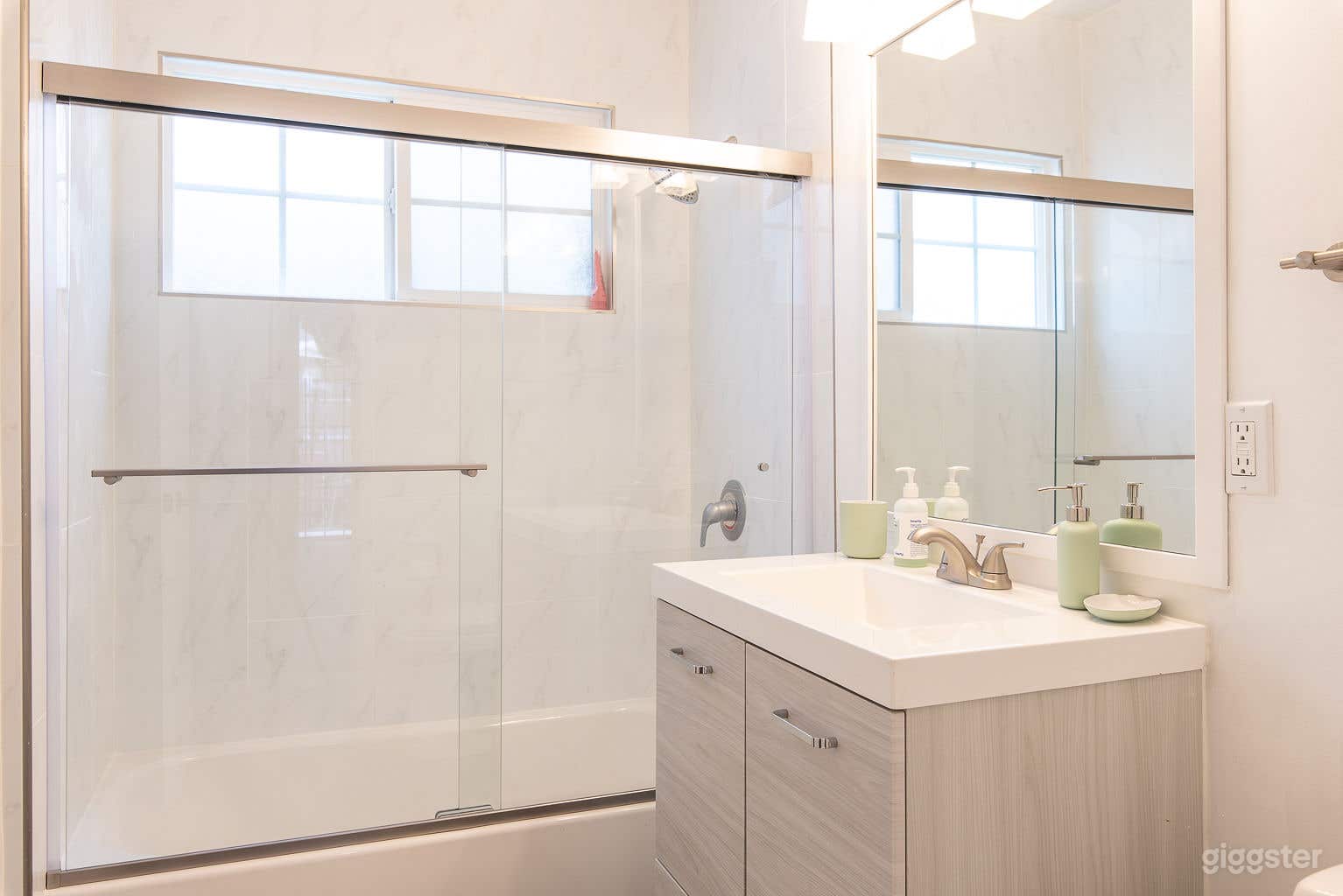 COZY &amp; BEACHY ONE BEDROOM Photo 1