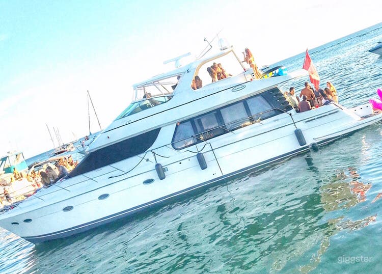 570 Carver Voyager Photo 1