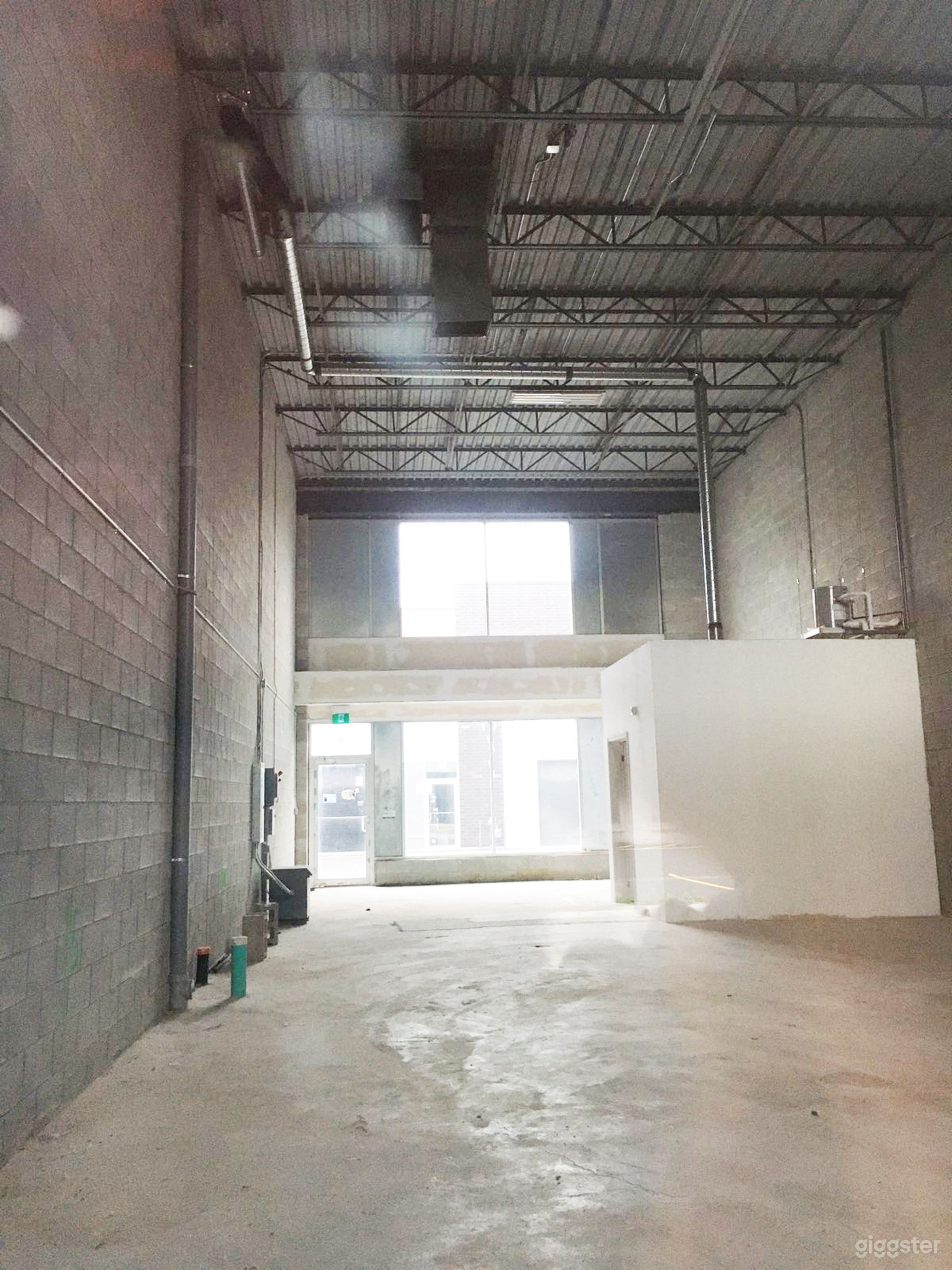 Warehouse, one open room, high ceiling in 28 f with drive door, 