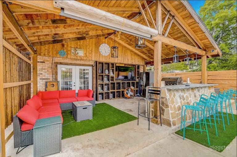  Relaxing Pool with Pool house and Lounge 