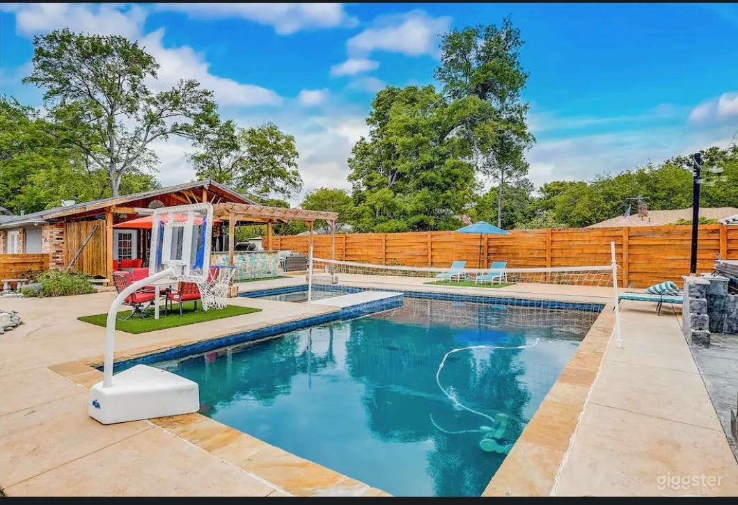 Relaxing Pool with Pool house and Lounge Photo 1