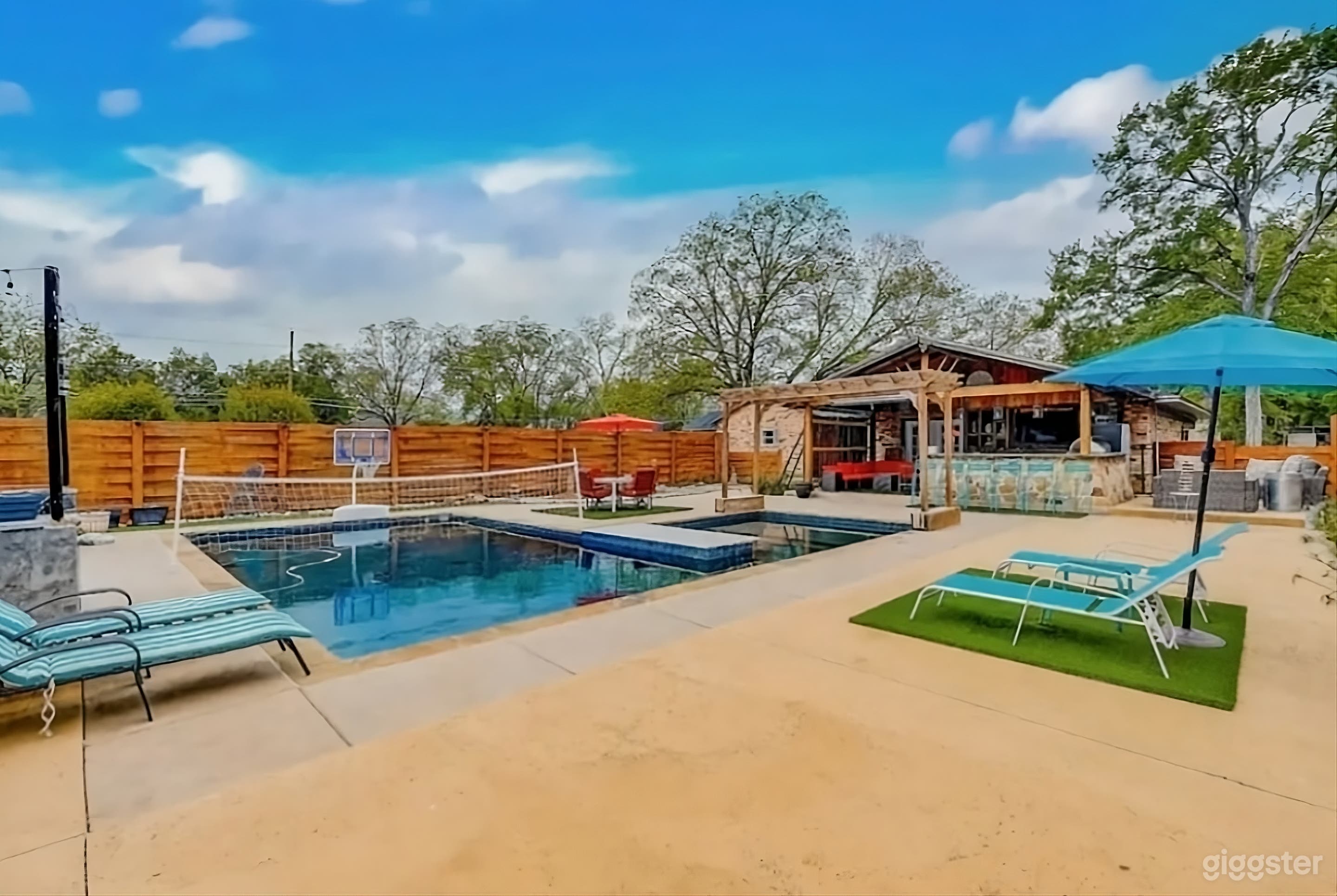 Relaxing Pool with Pool house and Lounge Photo 3