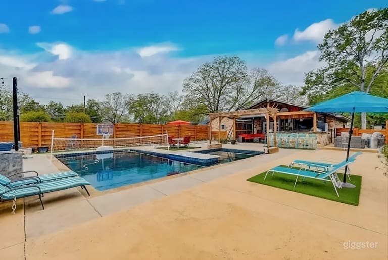  Relaxing Pool with Pool house and Lounge 