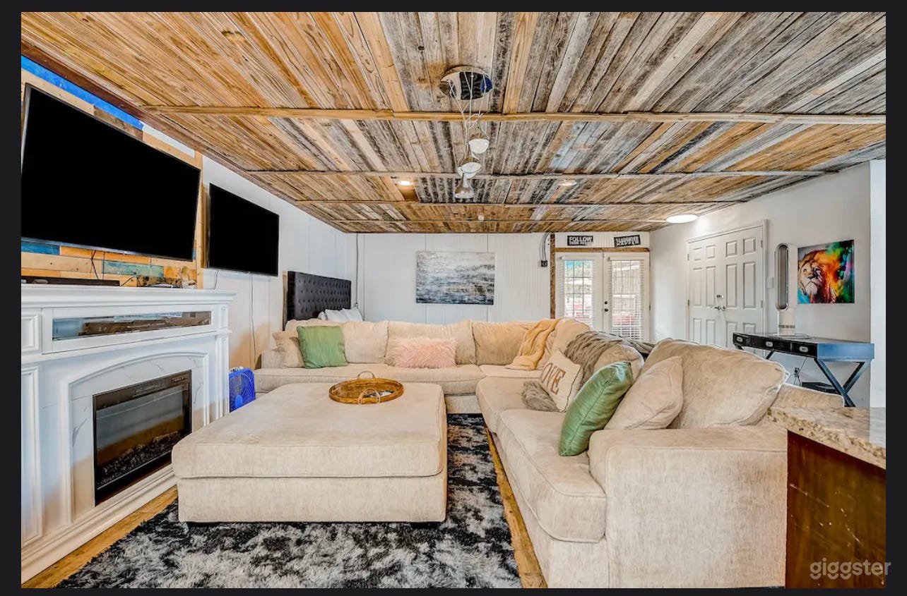 Relaxing Pool with Pool house and Lounge Photo 2