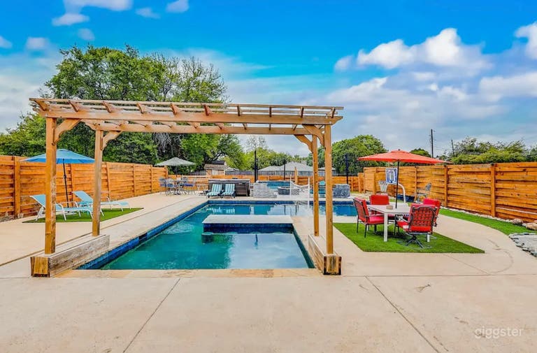  Relaxing Pool with Pool house and Lounge 