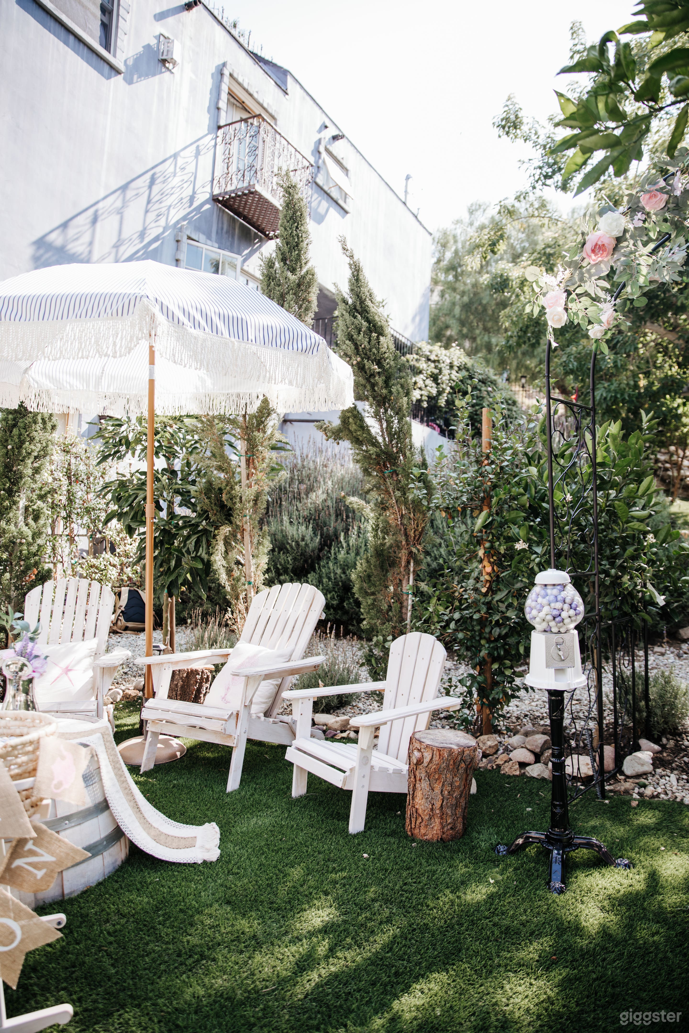 Malibu Vineyard Garden Chateau Close to Town Photo 2