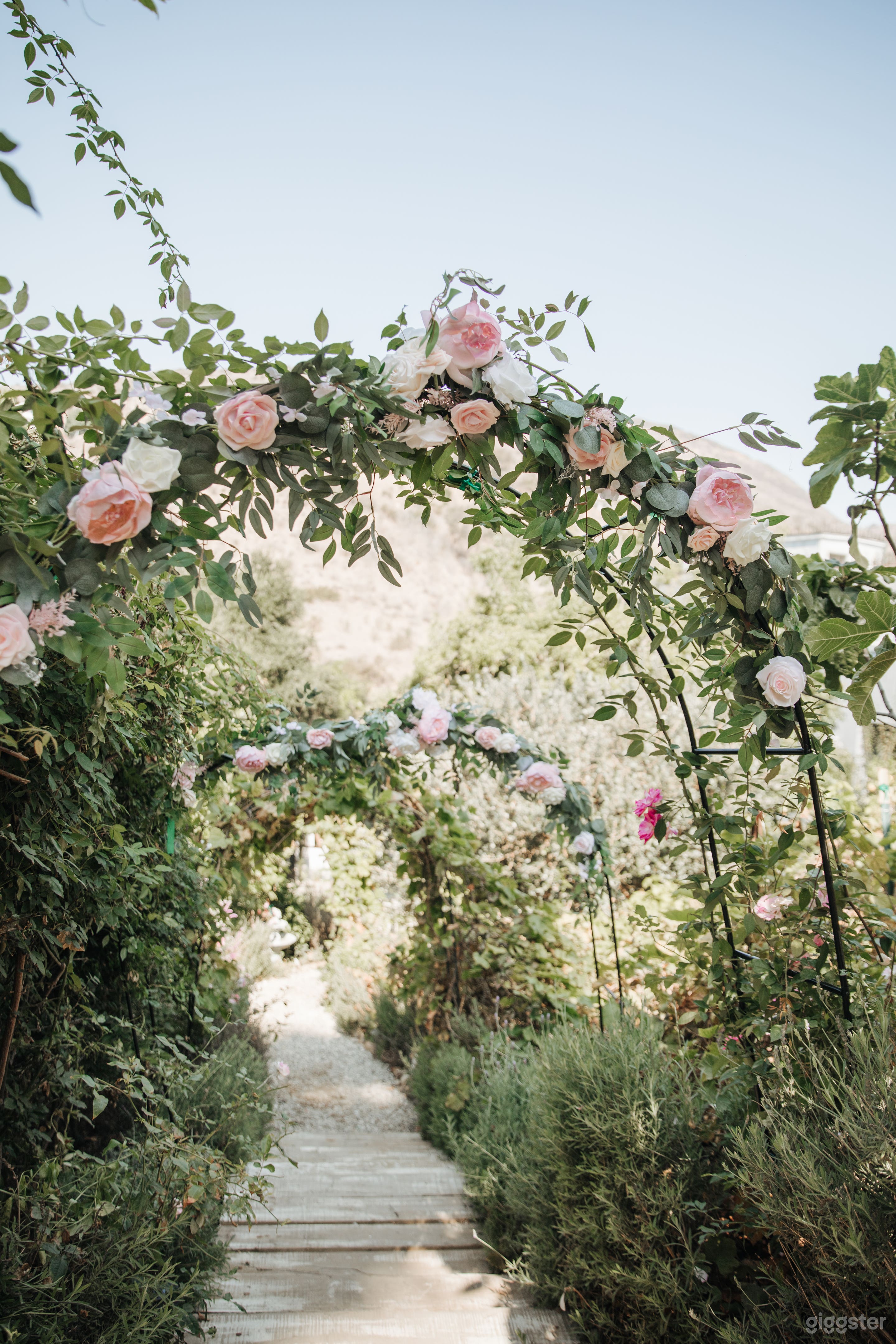 Malibu Vineyard Garden Chateau Close to Town Photo 4