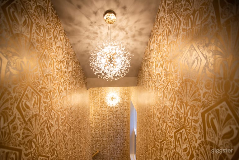  Modern Lux Townhome in the City 