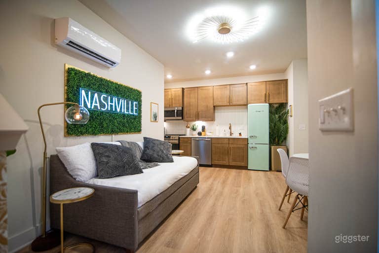  Modern Lux Townhome in the City 