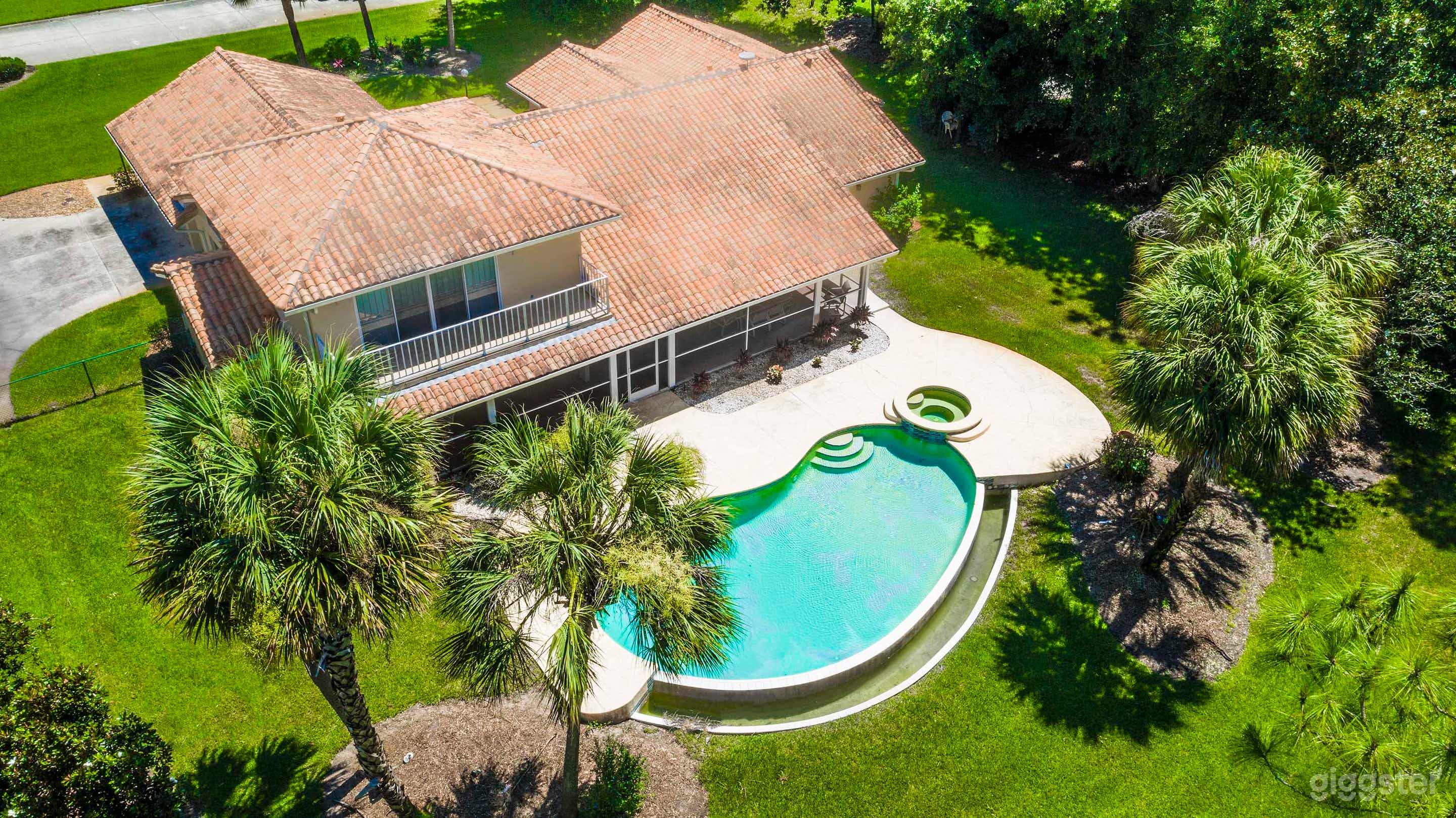 Bright, Modern Split-Level House Photo 1