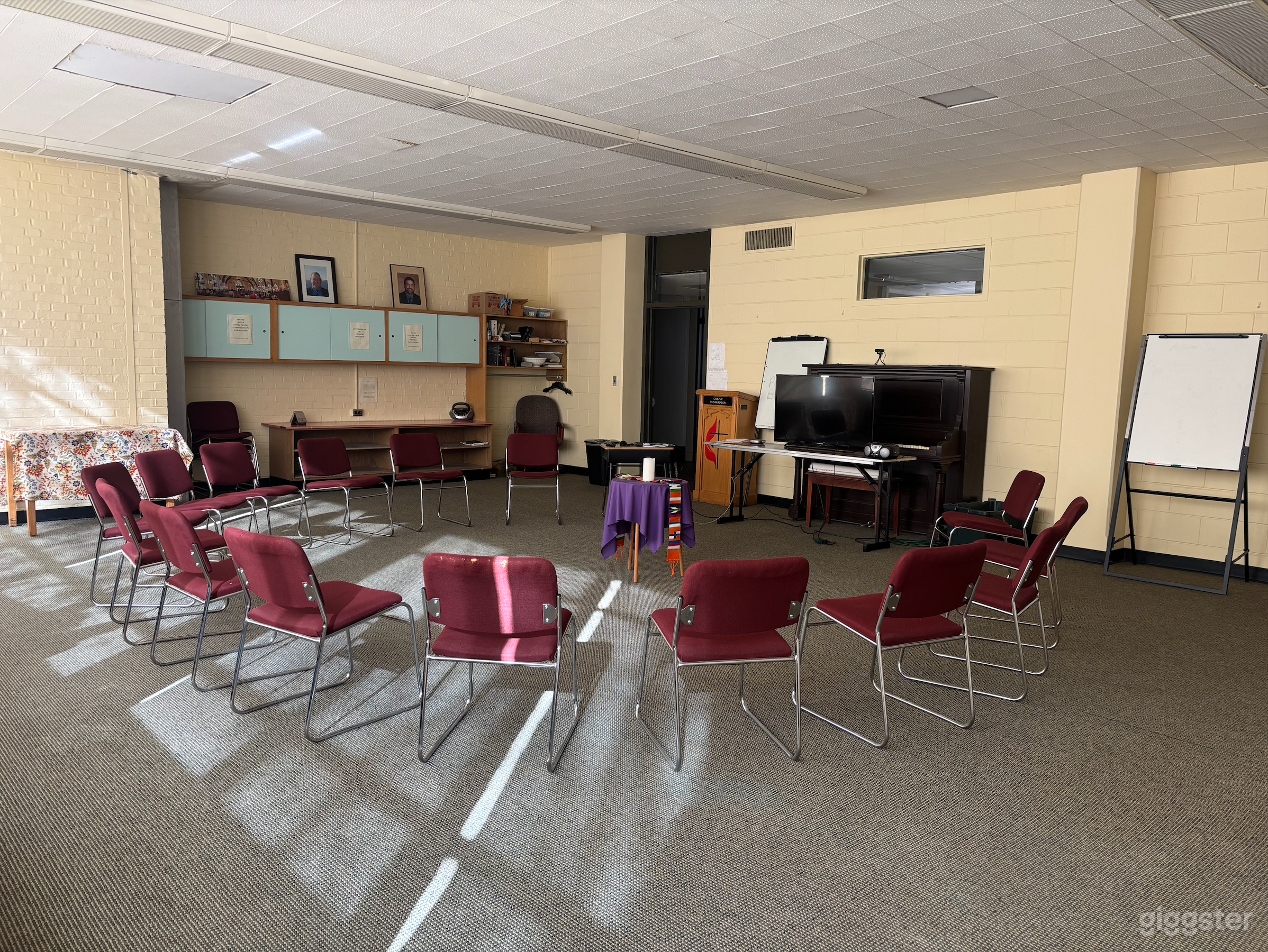 The Gathering Room 2 Photo 3