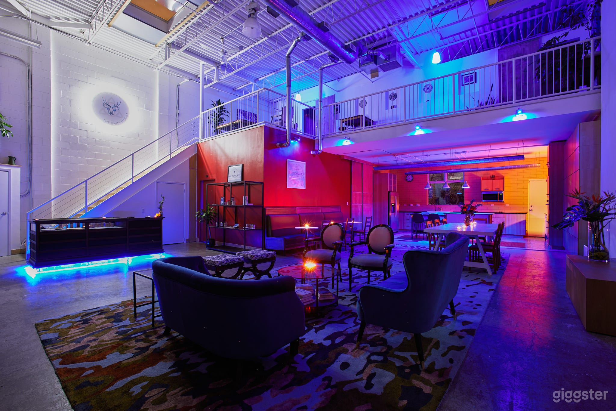  A unique vibe and energy for evening rentals, with plenty of seating and space to connect. Adjustable lighting sets a unique mood.