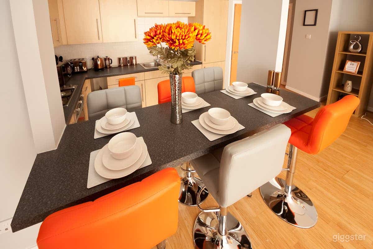 MODERN 2 BATH &amp; BED APARTMENT  Photo 4