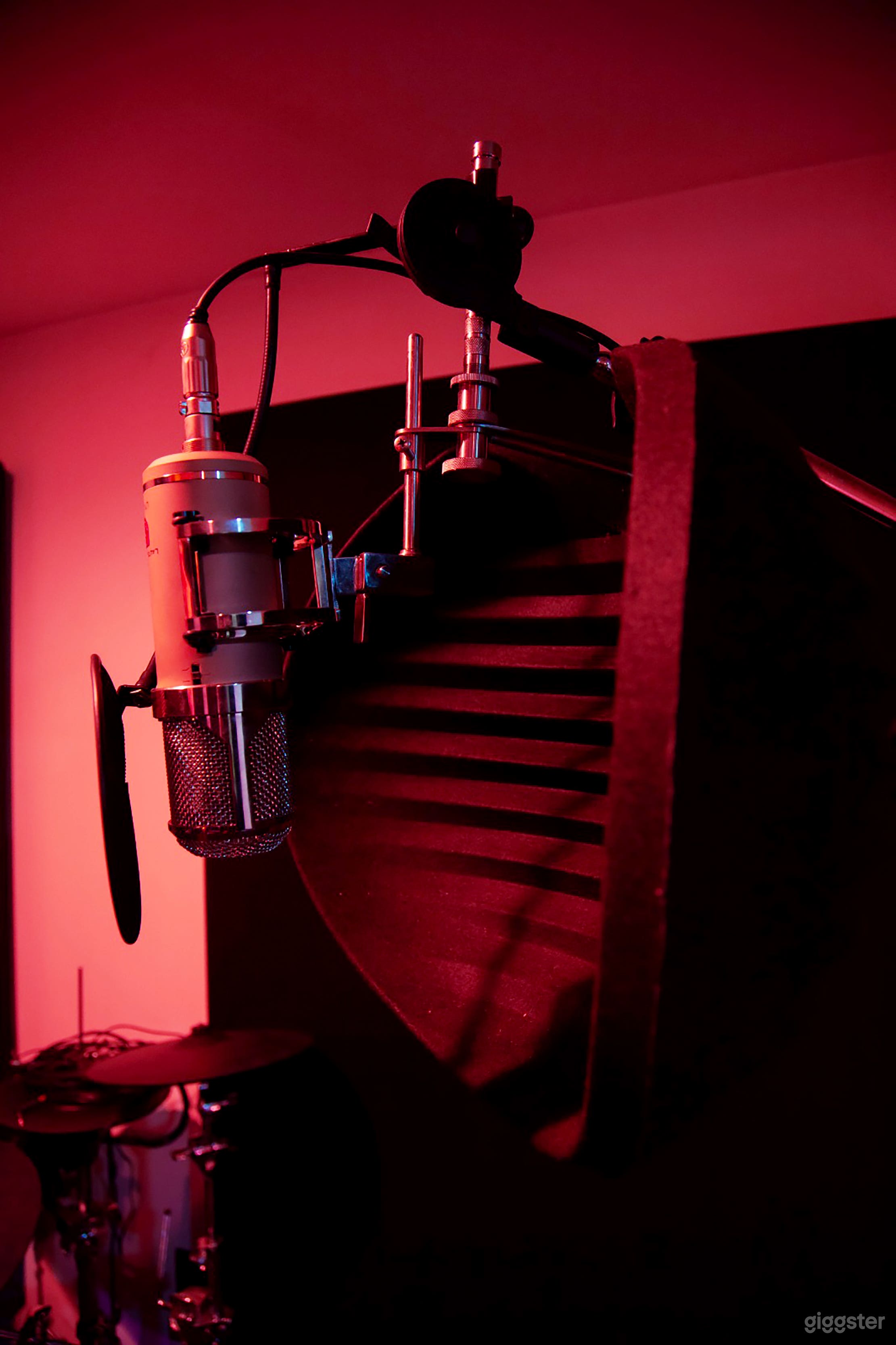 Modern 2 LVL Content Production &amp; Recording Studio Photo 4