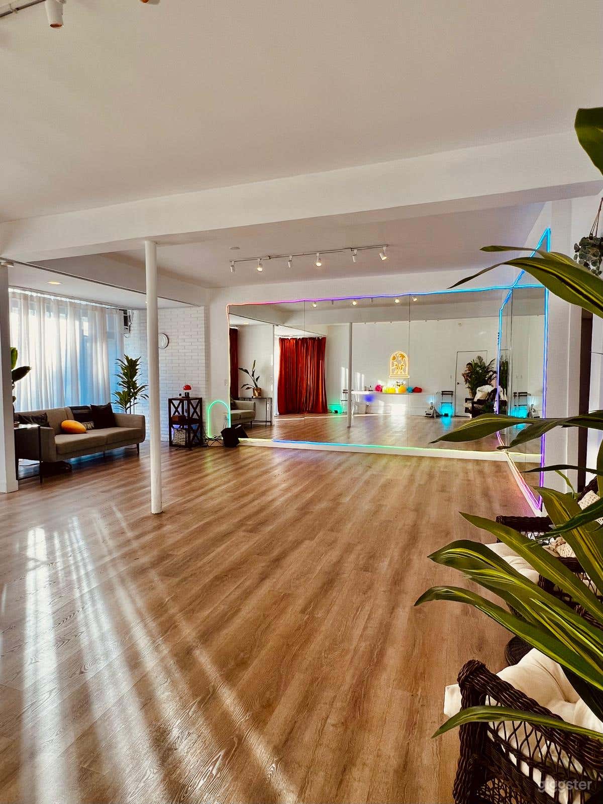 Spacious & Modern Dance Studio in the Heart of Santa Monica Photo 3