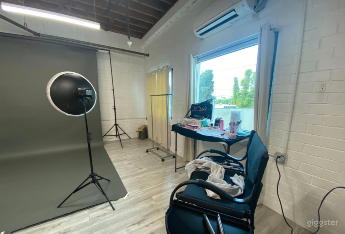 Beautiful Beverly Hills Bright Studio  Photo 4
