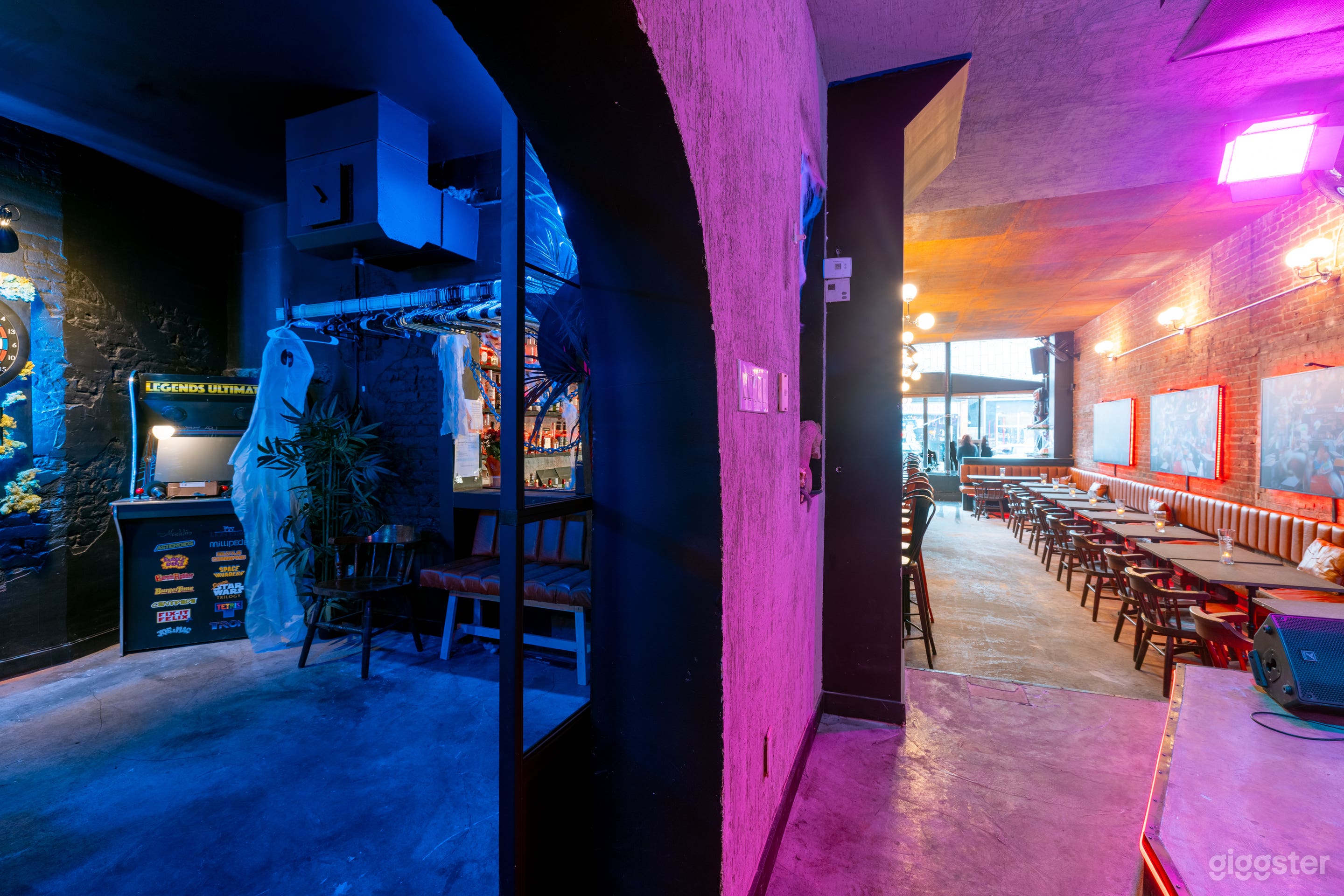 Downtown Bar:Heated Patio, Stage, Kitchen, Private Photo 4