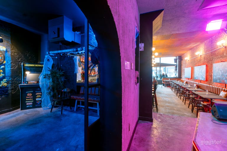  Downtown Bar:Heated Patio, Stage, Kitchen, Private 