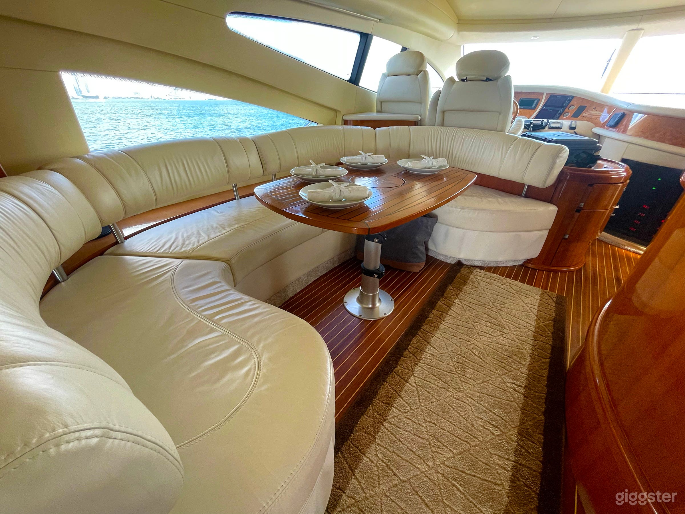 70ft Luxury Pleasure Yacht (Finesse) Photo 3