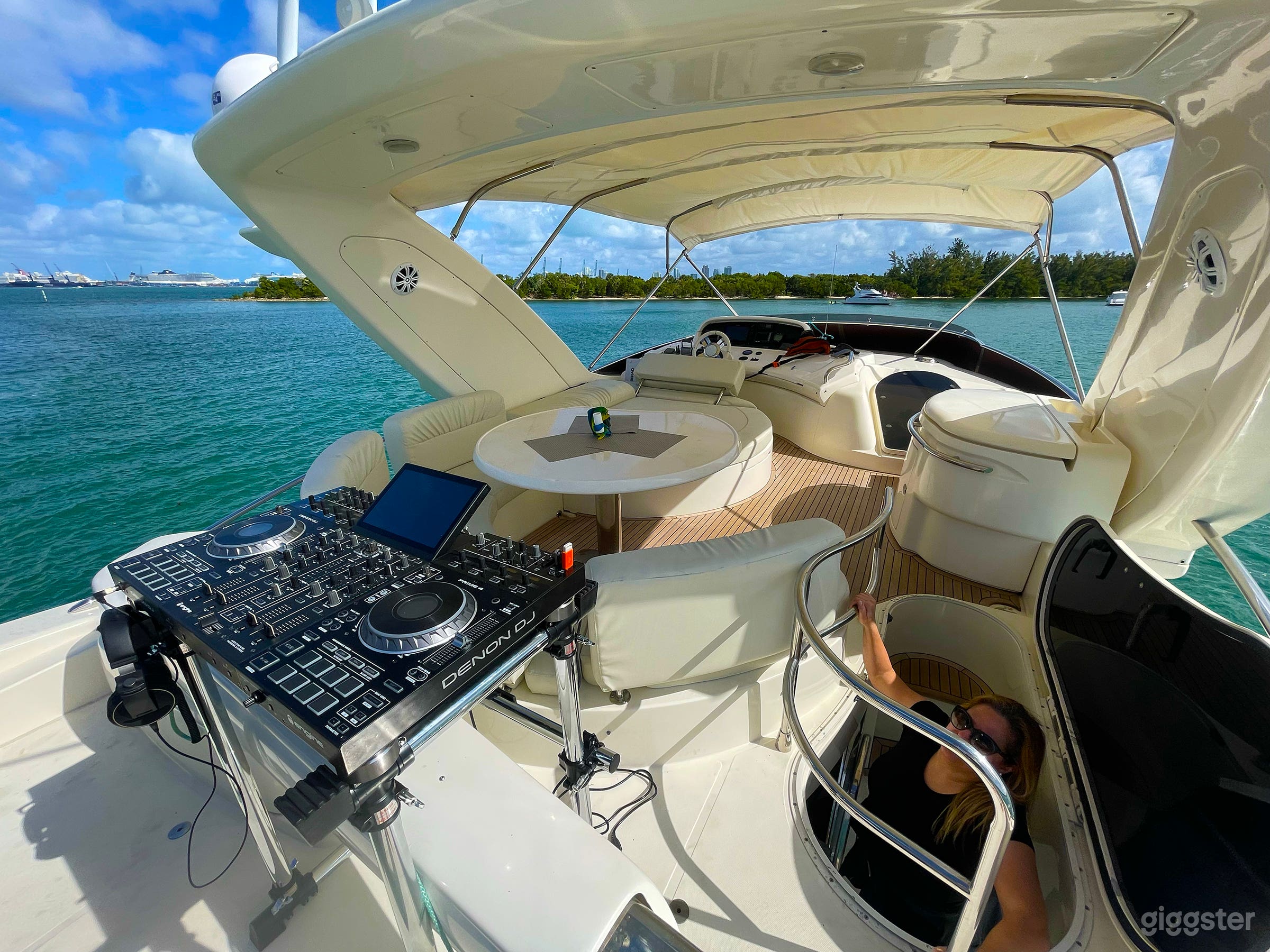 70ft Luxury Pleasure Yacht (Finesse) Photo 4