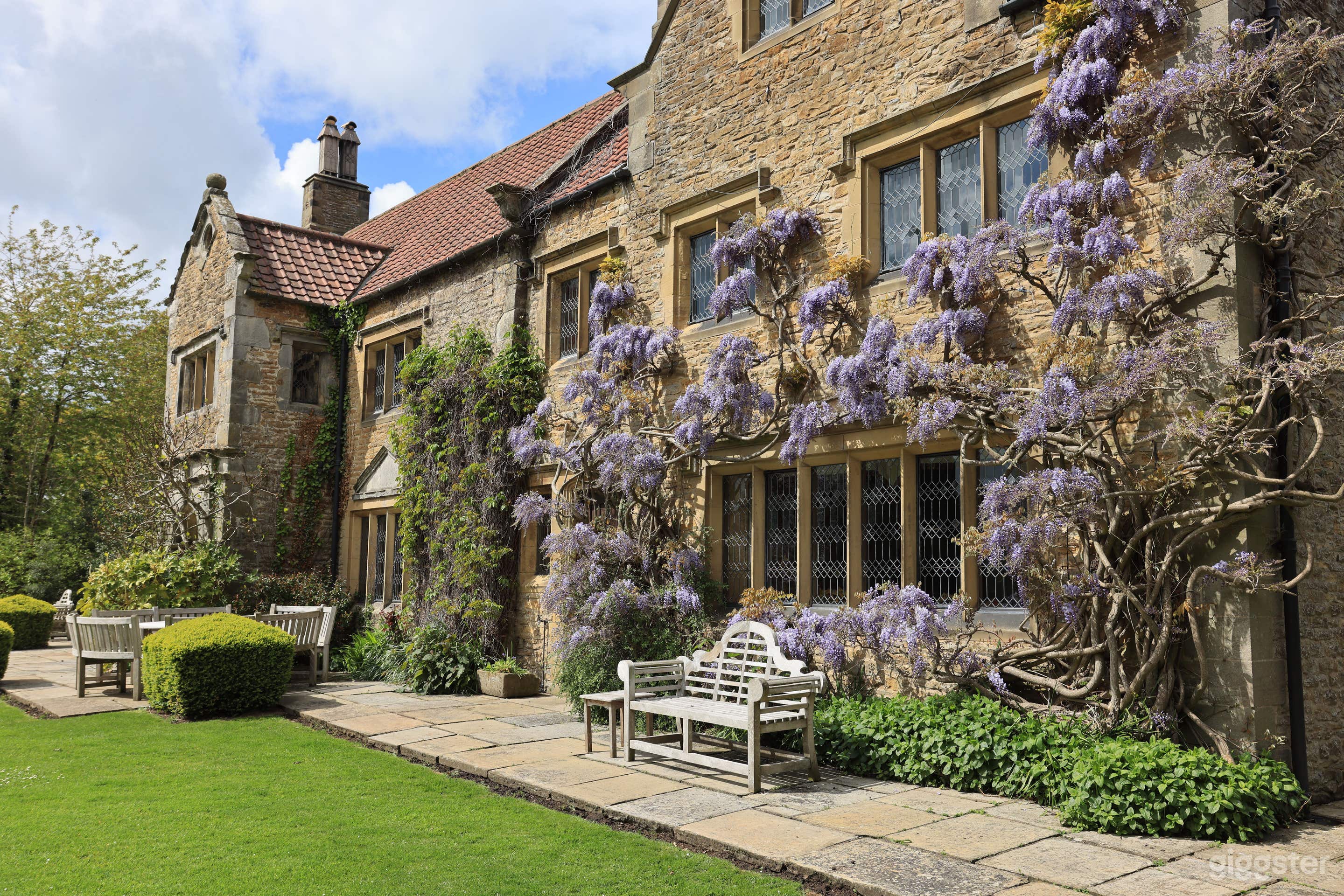 Authentic Tudor grandeur in the heart of Yorkshire Photo 1