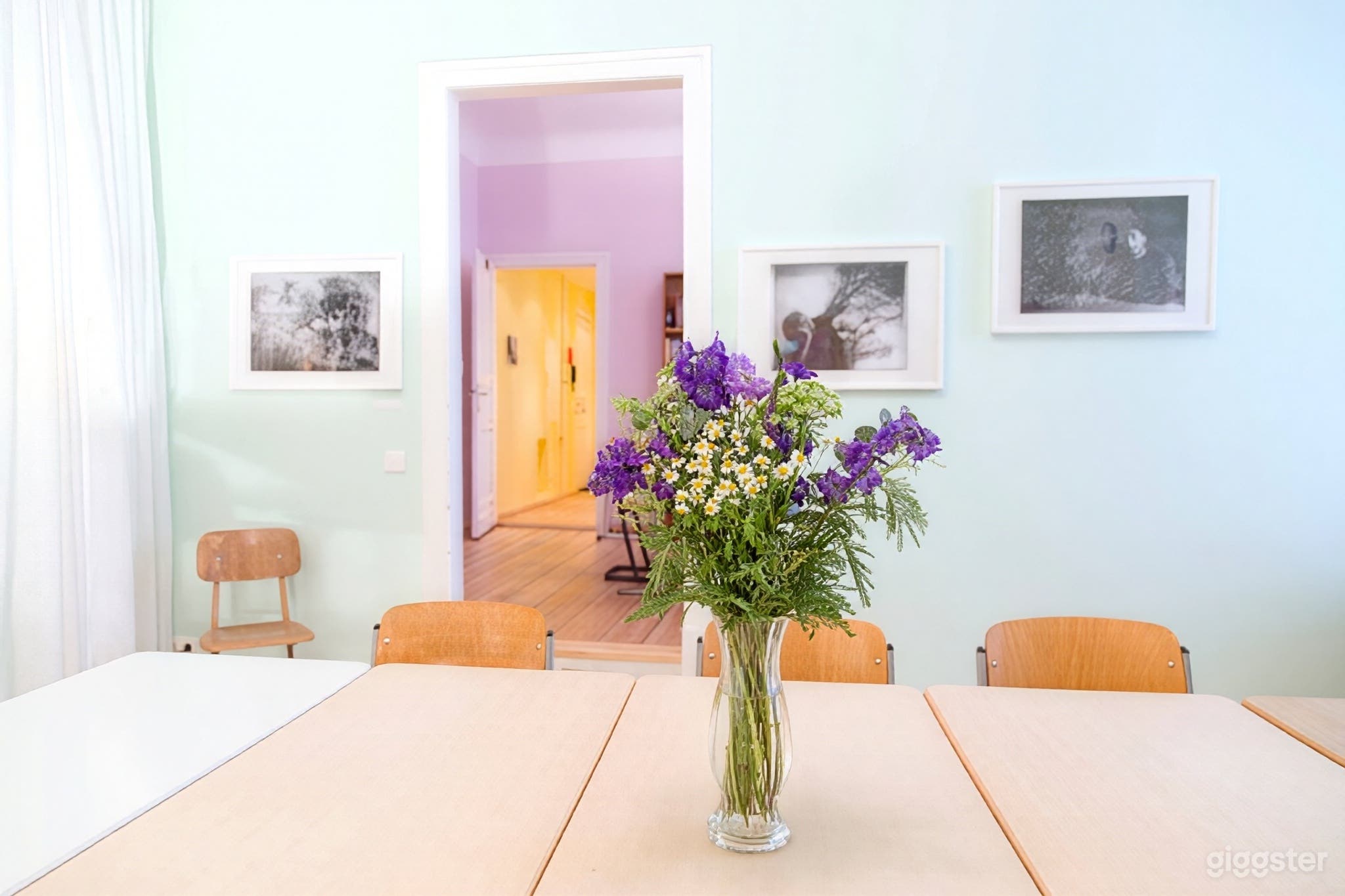Wunderschöner, heller Raum, ideal für Meetings Foto 2