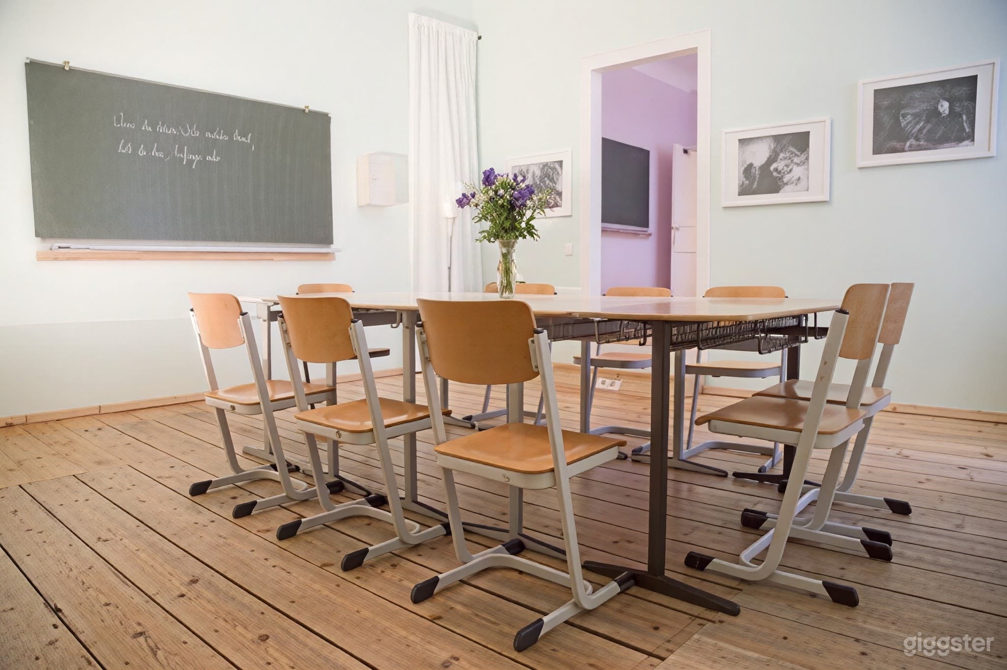 Wunderschöner, heller Raum, ideal für Meetings Foto 1