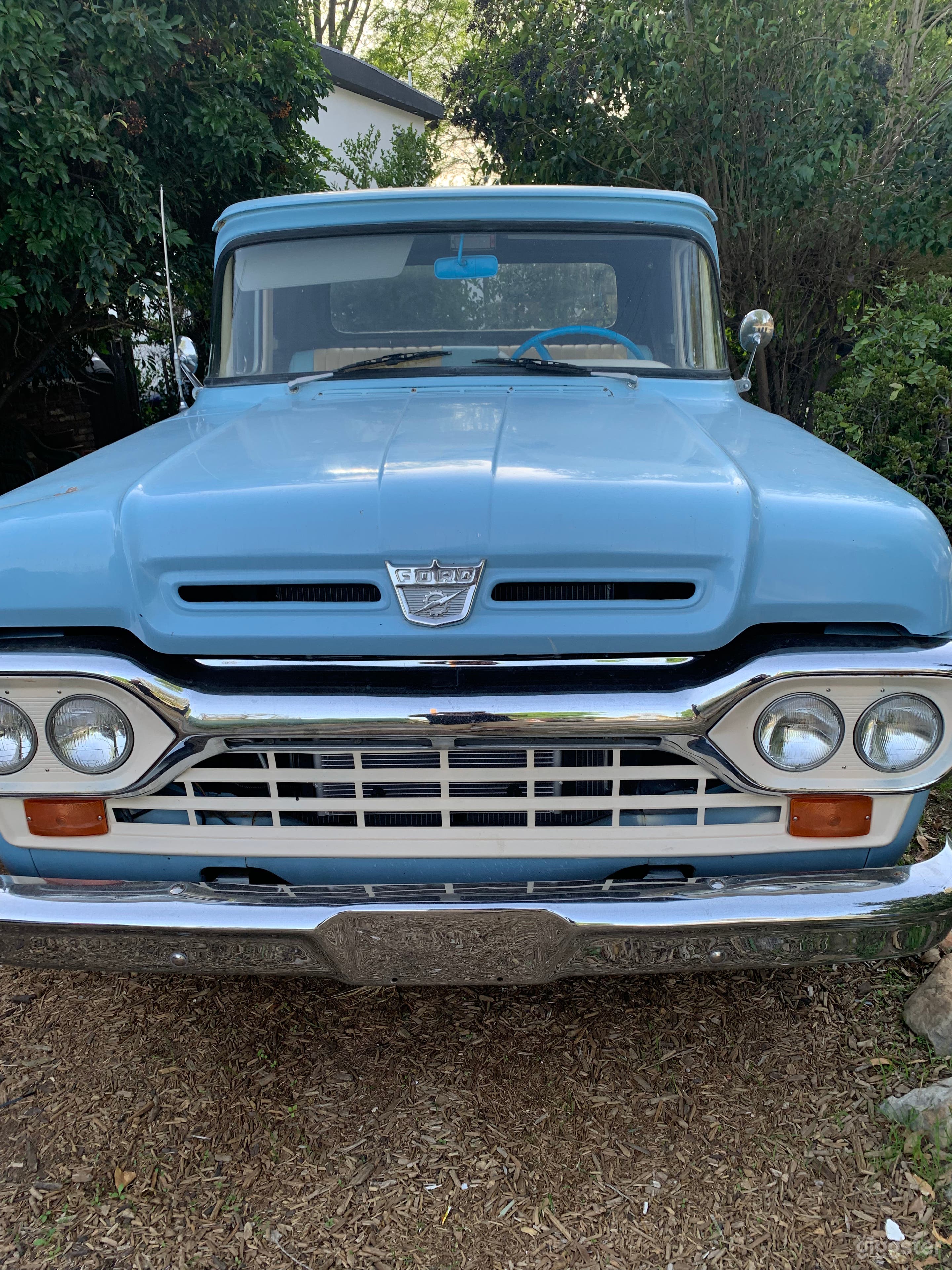 Baby blue 1960 ford f100 side step pick up truck for rent Photo 4