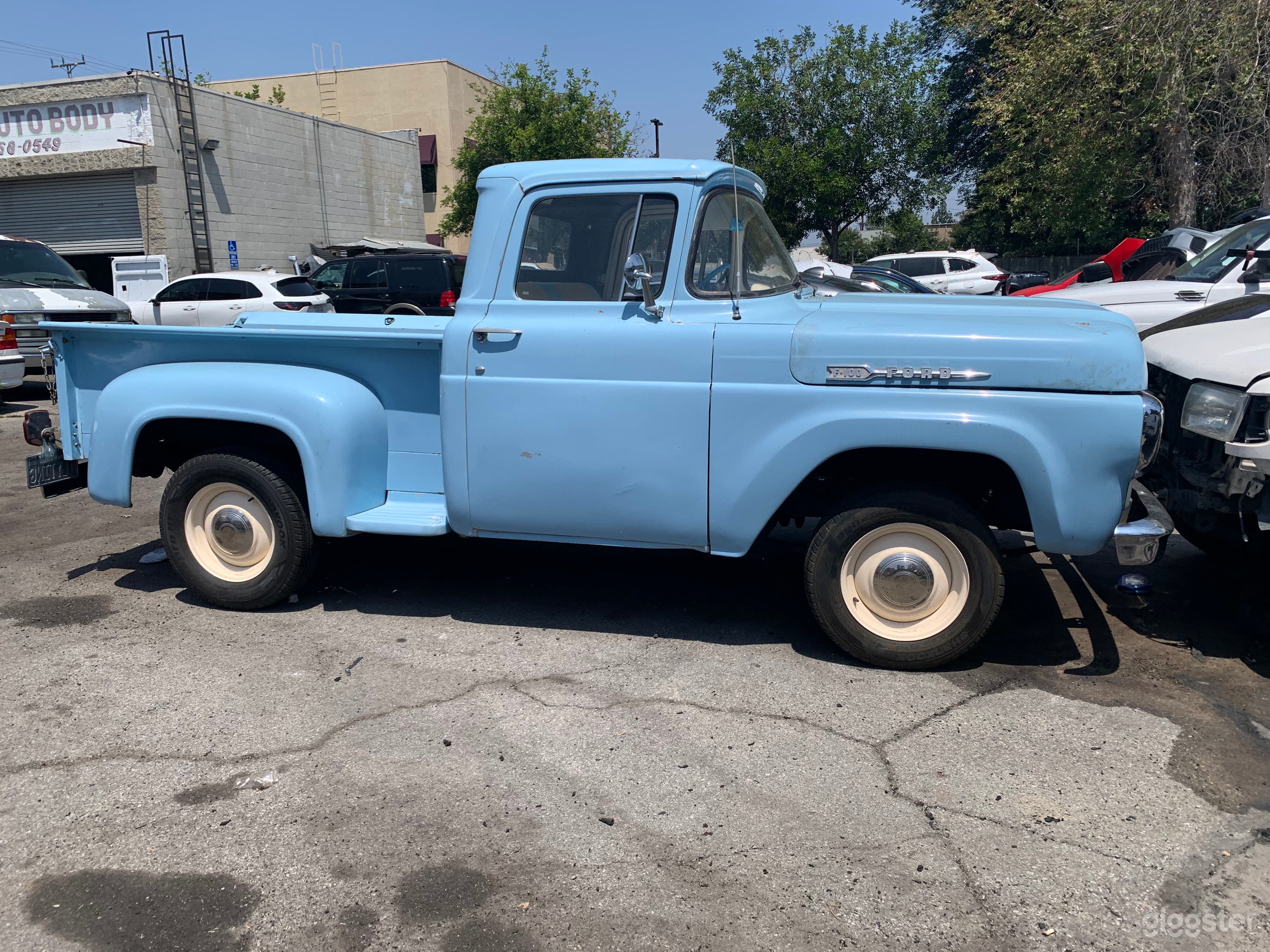 Baby blue 1960 ford f100 side step pick up truck for rent Photo 3