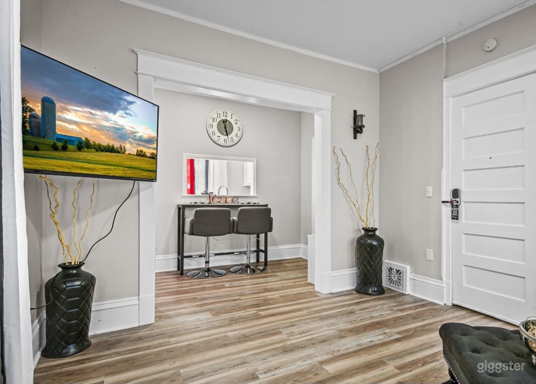 The Saint Paul Fry Street Den Photo 3