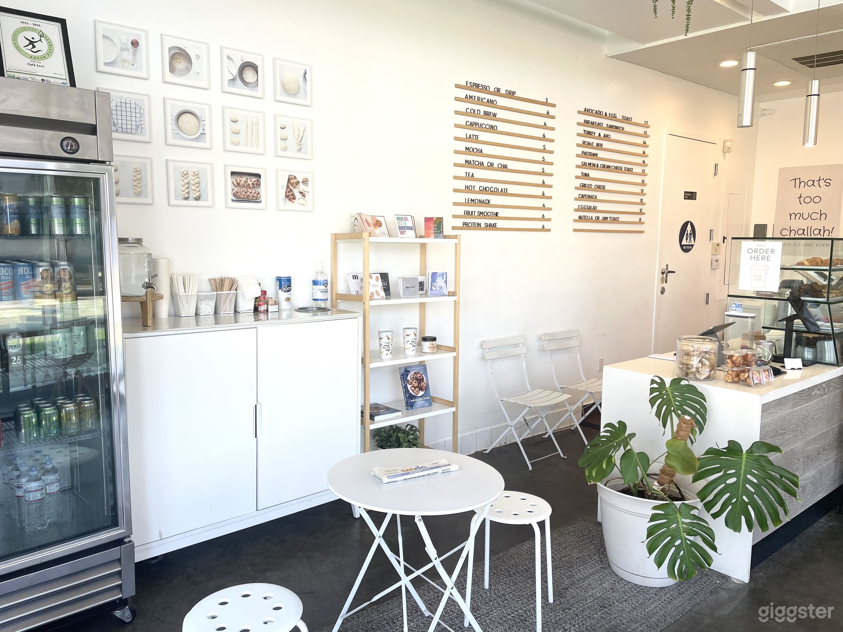 Modern coffee shop Photo 2