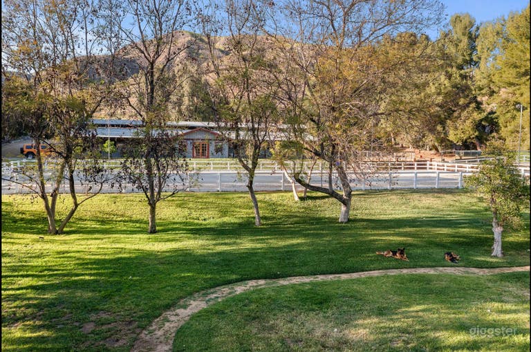  Sprawling 4.5 Acre Ranch Property 