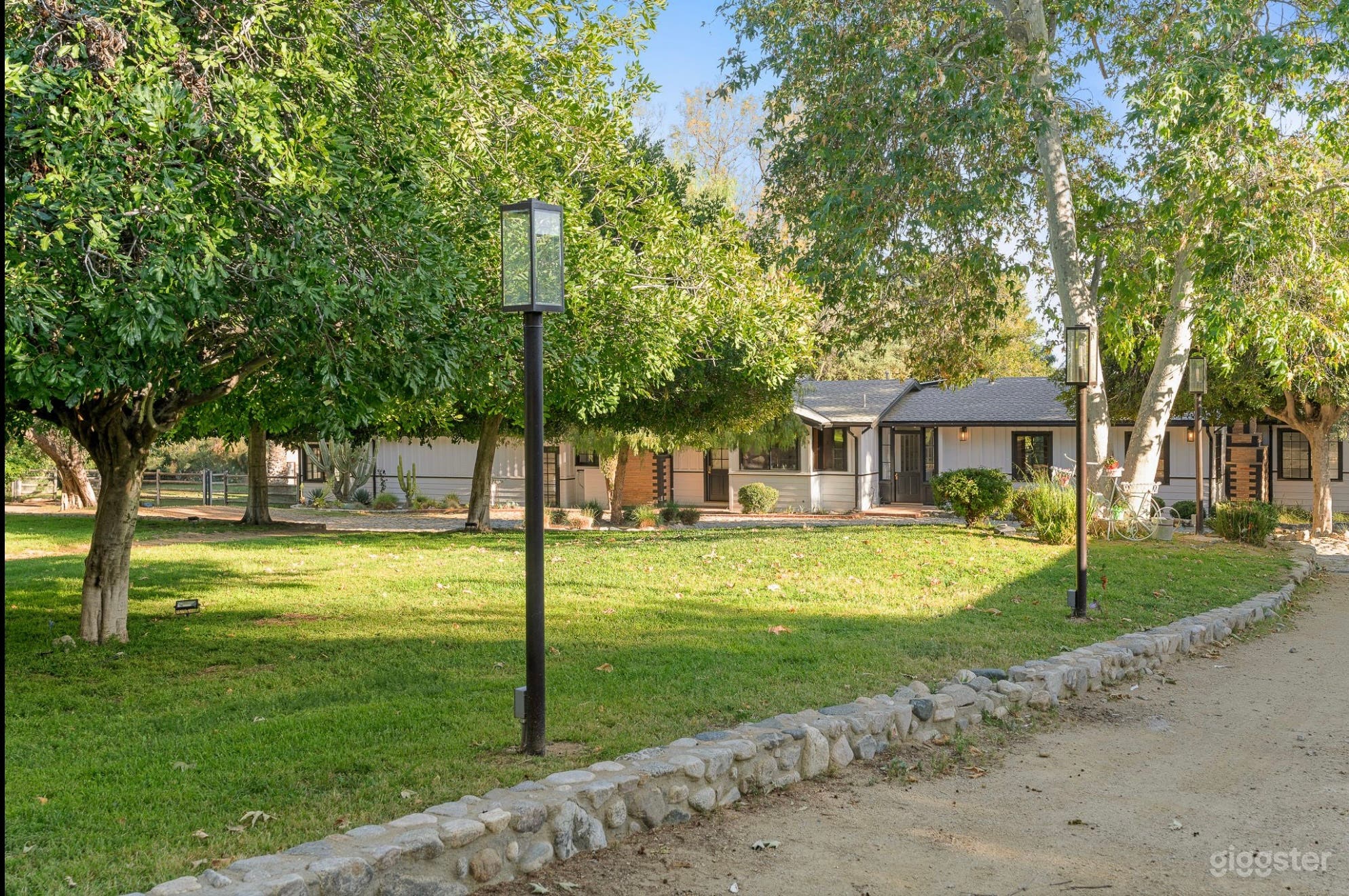 Sprawling 4.5 Acre Ranch Property Photo 4