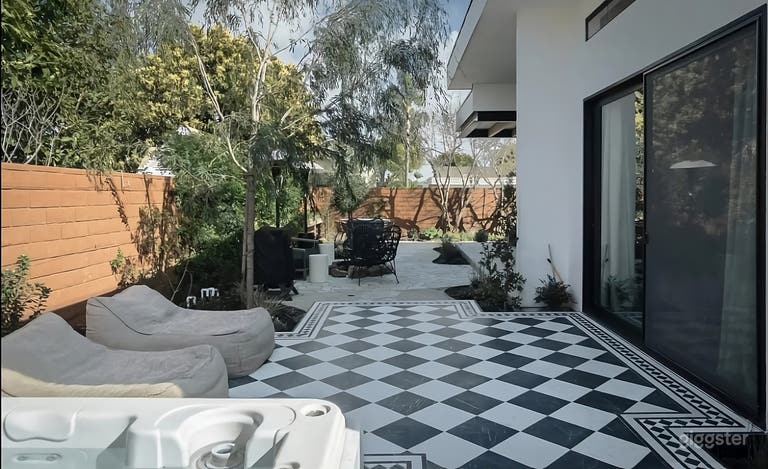  Contemporary and Stylish Backyard 