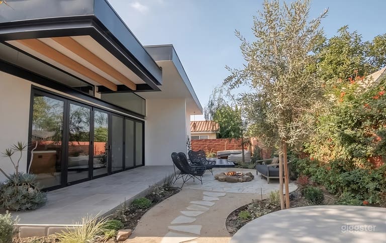  Contemporary and Stylish Backyard 