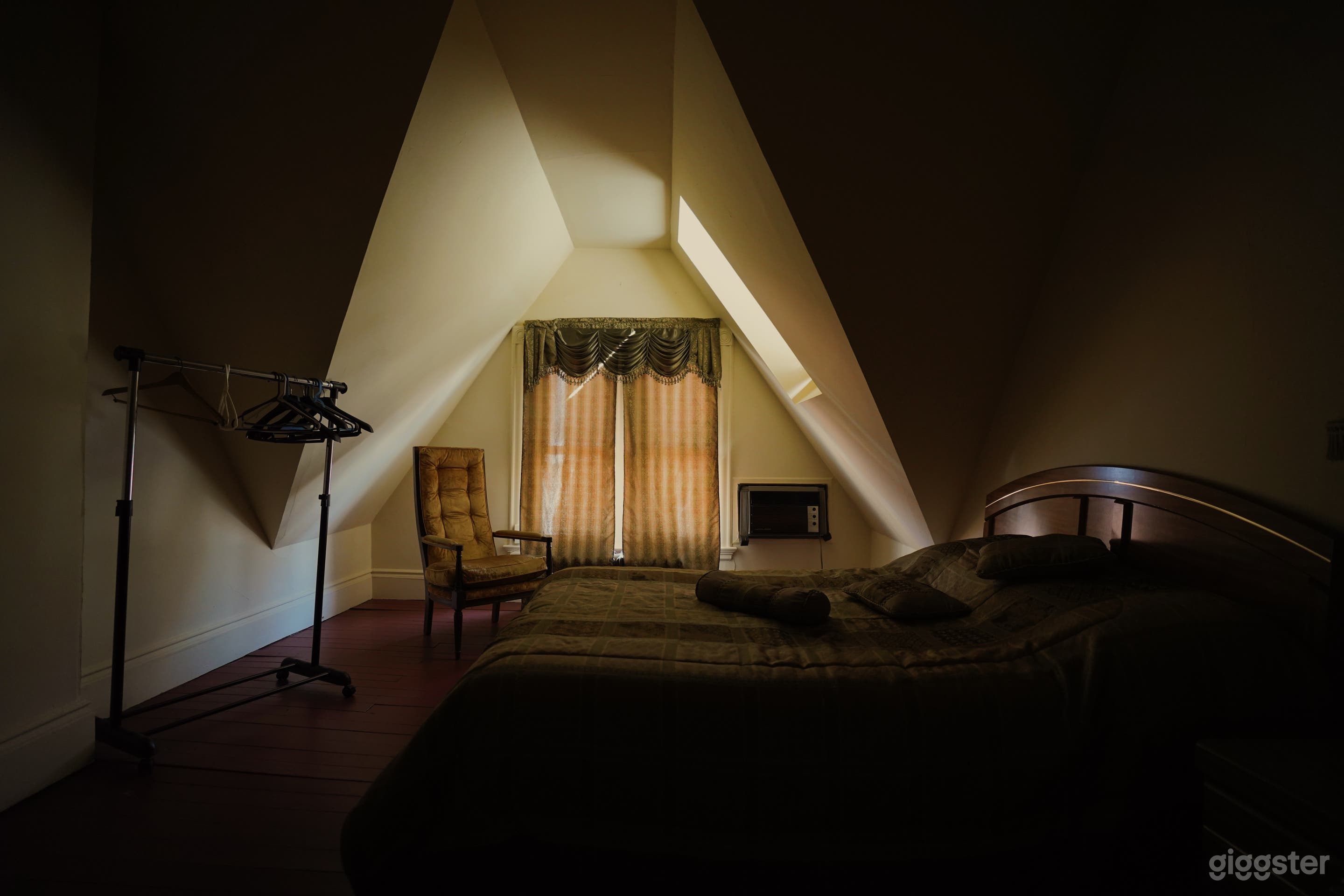 Bright Big Americana House w/ Wallpaper, Offices Photo 4