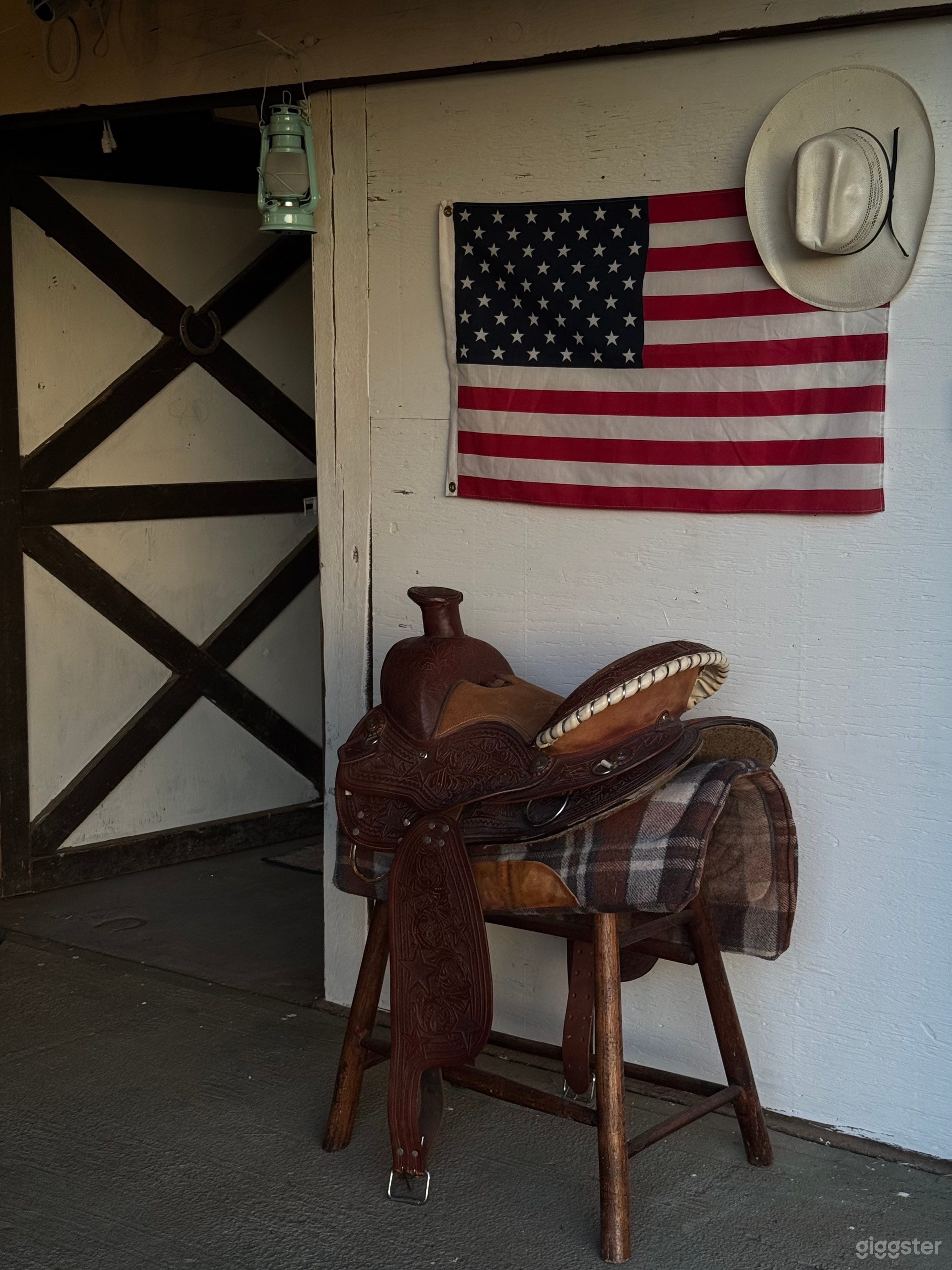 Rustic Western Barn Photo 3