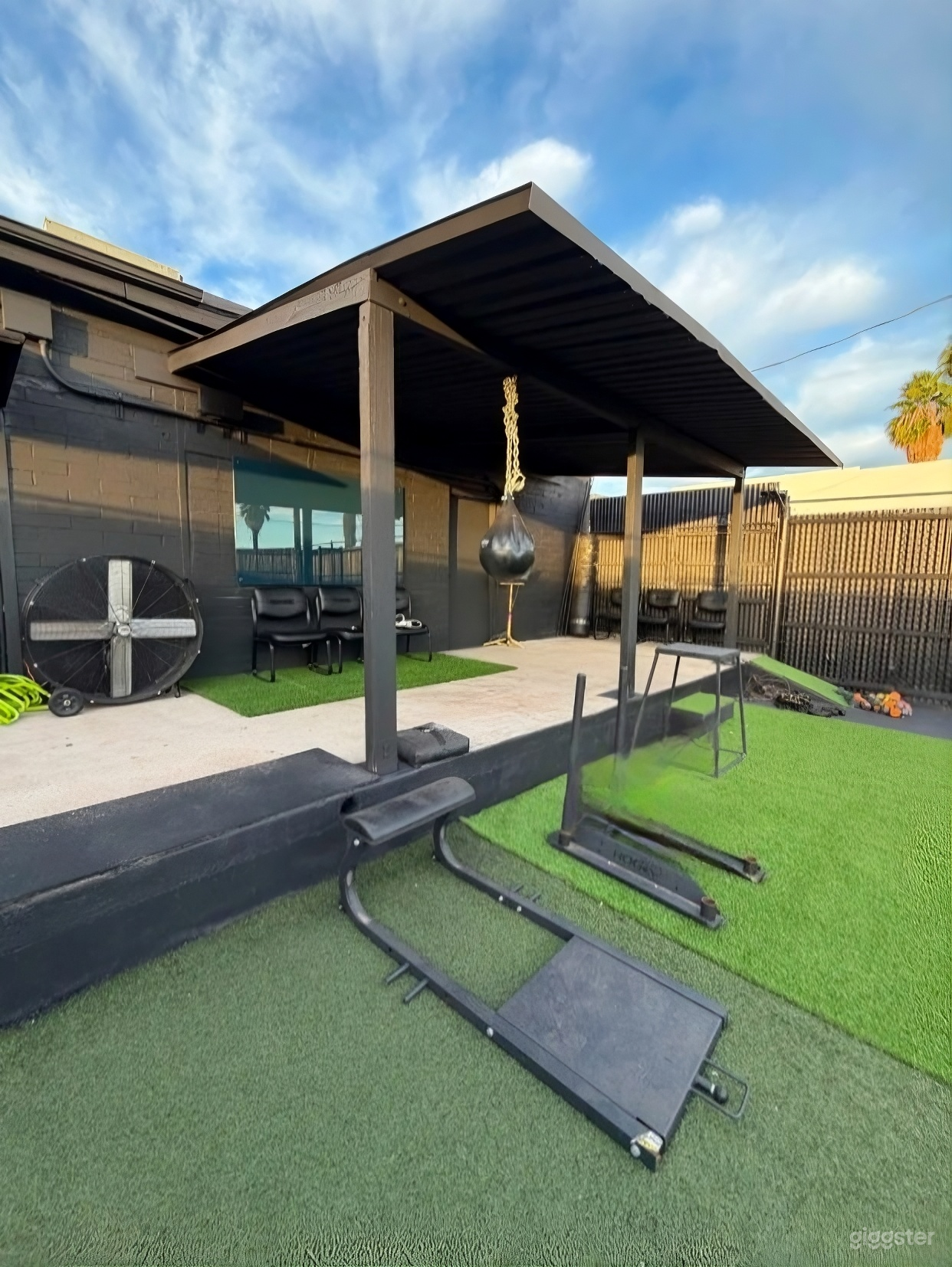 Private Outdoor Turf Yard for Fitness, Events & Shoots Photo 1