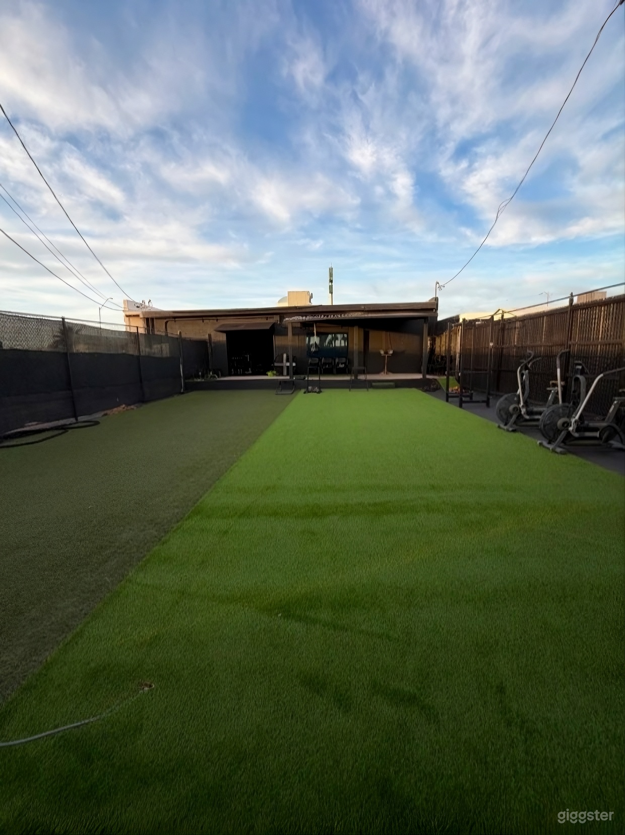 Private Outdoor Turf Yard for Fitness, Events & Shoots Photo 3