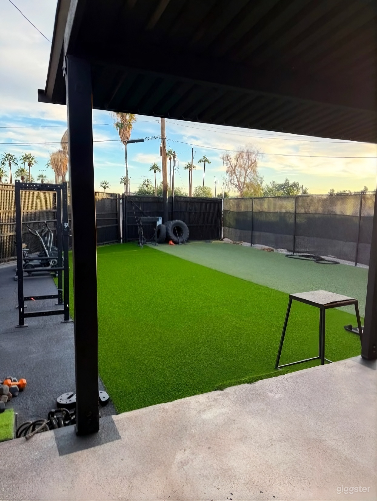 Private Outdoor Turf Yard for Fitness, Events & Shoots Photo 4