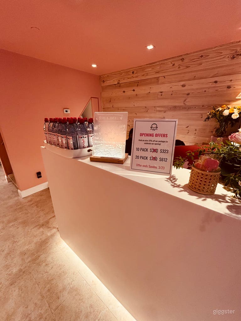  Open Space, 8 Bathrooms, Beautiful High Ceiling Lobby 