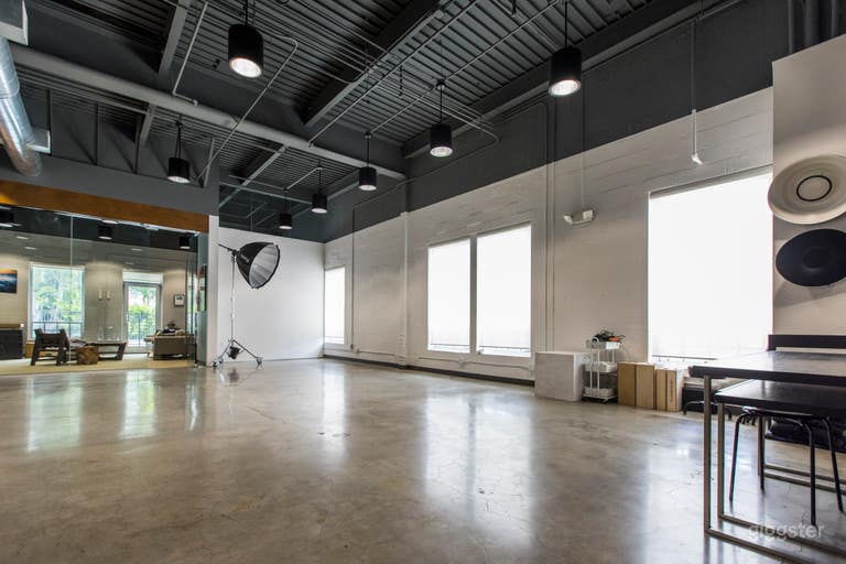  Espace studio polyvalent au centre-ville pour production photo & vidéo 