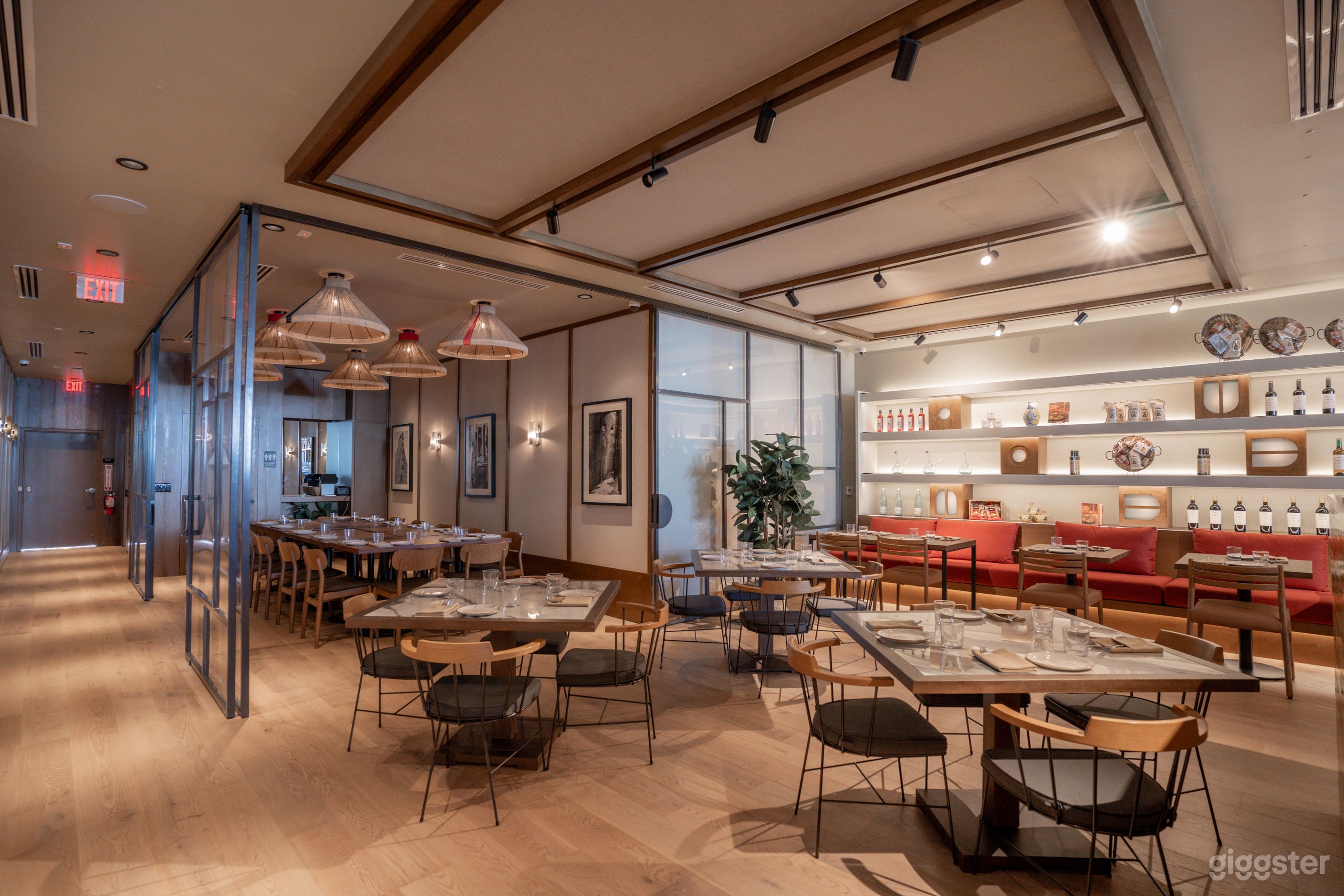 Full Indoor Mediterranean Restaurant Photo 2