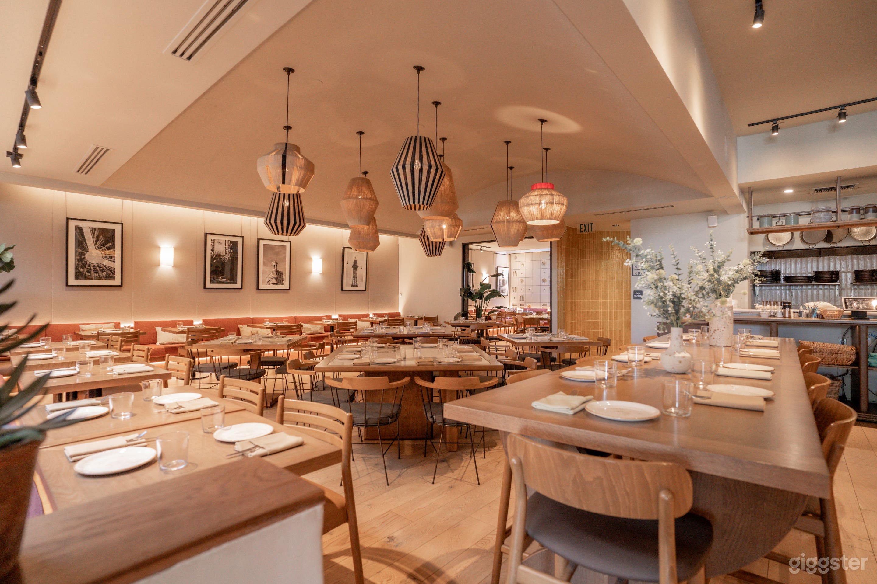 Full Indoor Mediterranean Restaurant Photo 4