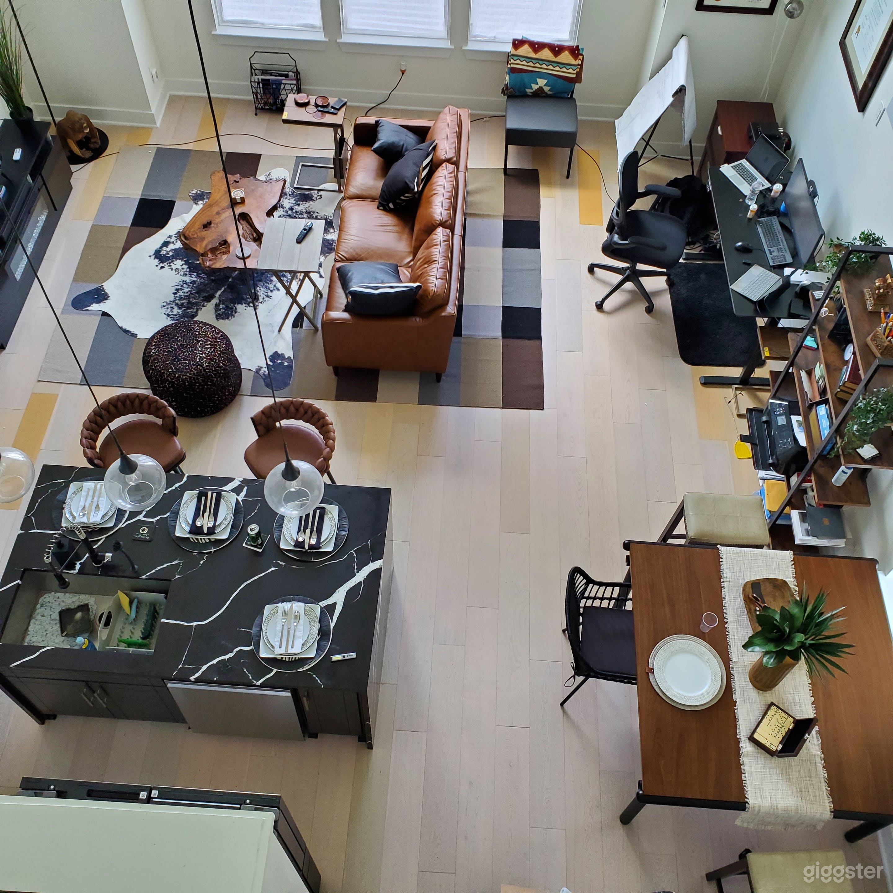 Modern Contemporary Space with Wet Bar and Rooftop Photo 1