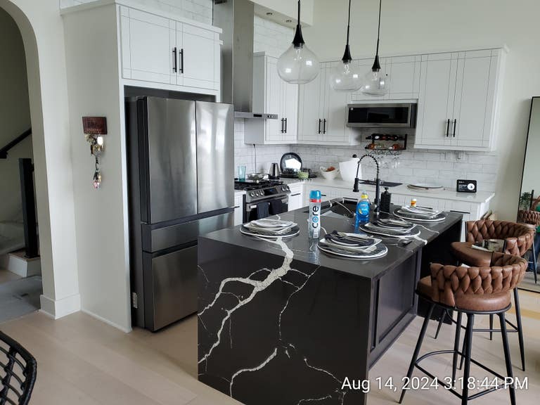  Modern Contemporary Space with Wet Bar and Rooftop 