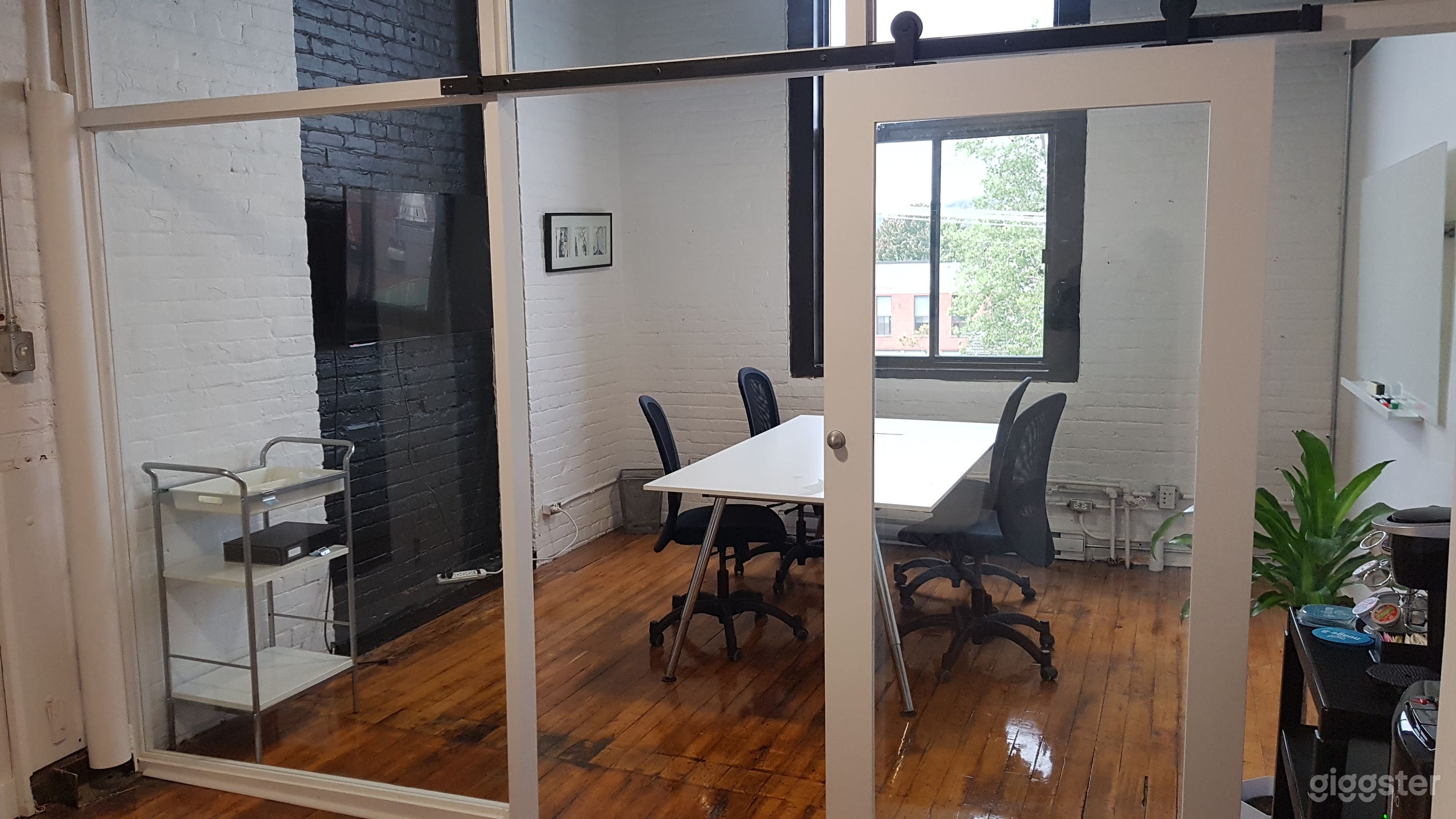 Smaller Meeting Room Photo 4