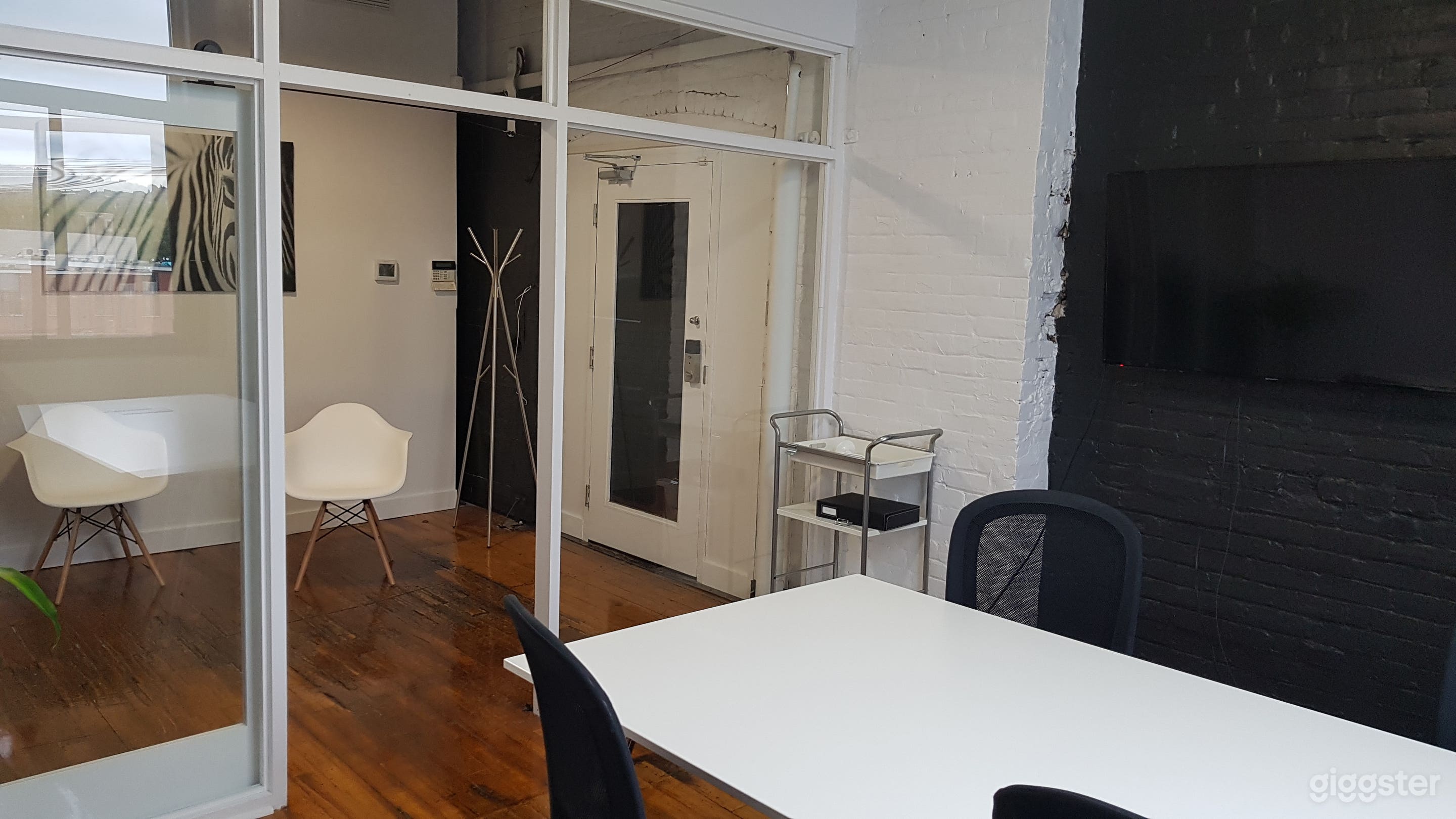 Smaller Meeting Room Photo 2