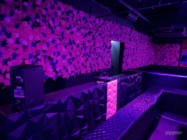  Luxe Lounge – Section B with DJ Booth 
