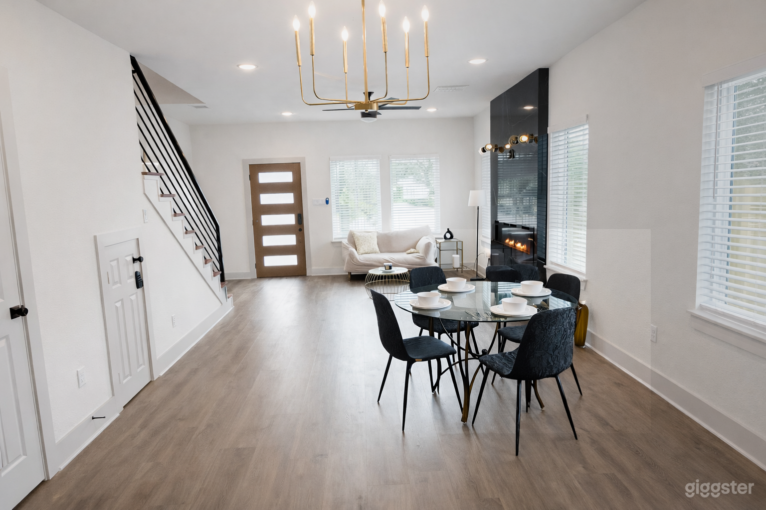 Modern Houston Townhome•Fireplace Wall•Open Layout Photo 4